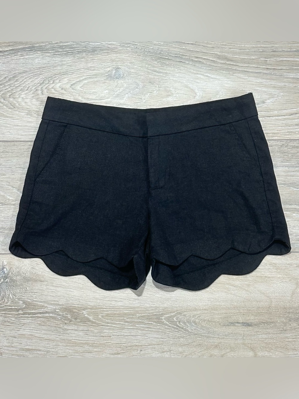 Blue Rain Francesca’s NWT Black Scalloped Shorts Small